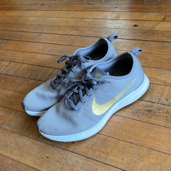 GUC Nike Sneakers Size 9.5 - Picture 3 of 5